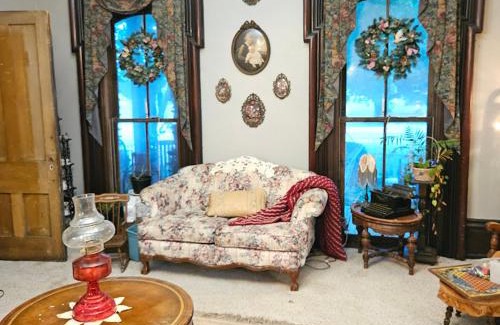 Port Washington Bed & Breakfast | 1873 Victorian Rose B & B