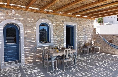 Filoti House | 1875 panoramic stone house