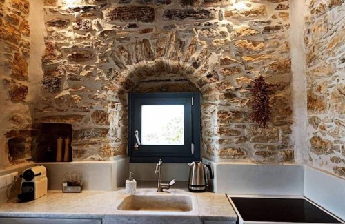 Filoti House | 1875 panoramic stone house