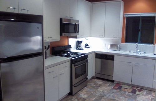 Venice Apartment | 1877sf 2BD 2 BA & PRIVATE ENCLOSED ATTACHED 2 CAR GARAGE