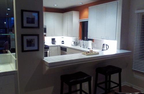 Venice Apartment | 1877sf 2BD 2 BA & PRIVATE ENCLOSED ATTACHED 2 CAR GARAGE