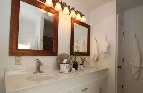 Cottonwood Falls House | 1879 Stone House- 3 bedroom