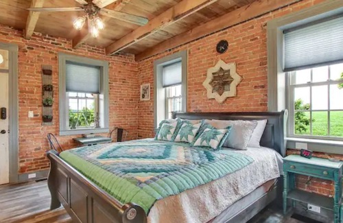 Elizabethtown Apartment | 1893 Suite at Sunnyburn Farm