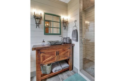 Elizabethtown Apartment | 1893 Suite at Sunnyburn Farm