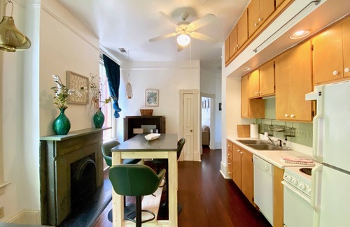 Old West Broad Neighborhood Apartment | 1896 Tattnall Collection: Villa