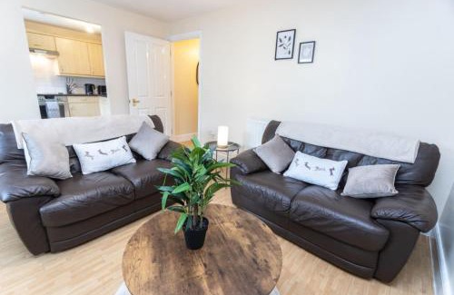 Swindon Apartment | 18FWC, 2 Bedroom, Sleeps 4, Town Centre Location, Secure Parking