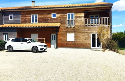 Chasseneuil-du-Poitou Apartment | 18moliere fr 5 pers. sheets, towels & cleaning included