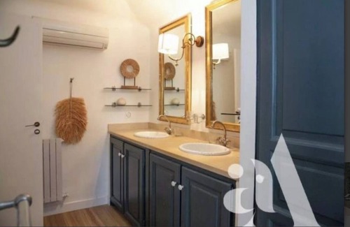 Cavaillon Other | 18th century castle with swimming pool