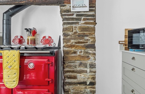 Lower Trengale Cottage | 18th Century Cornish Cottage-Contemporary Interior-Private Parking-Pet Friendly