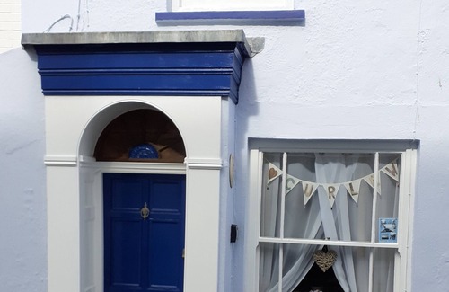 Appledore Cottage | 18th Century Cottage On Waterfront, Panoramic Sea Views, Courtyard Garden