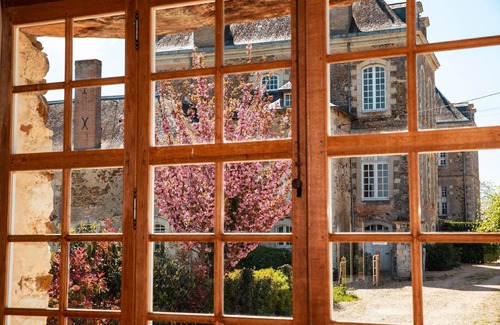 Longuefuye House | 18th-century estate in the pure Anjou tradition, heated swimming pool
