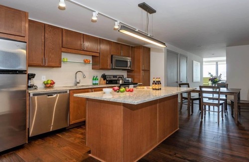 Downtown Dallas Apartment | 18th FL Stylish CozySuites w/pool, gym #1