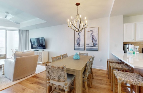 Ono Island Condo | 18th-floor condo with amazing views, beach access, pools & gym