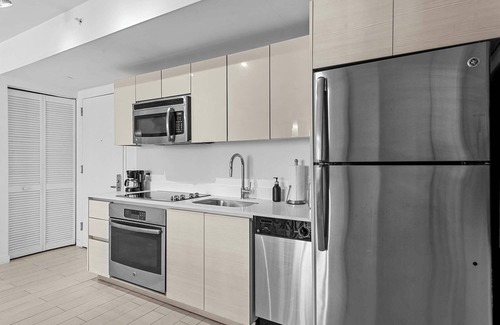 Hallandale Beach Apartment | 18th Floor - Water View With Balcony
