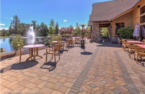 Redmond Ski Chalet | 18th Tee Chalet Getaway