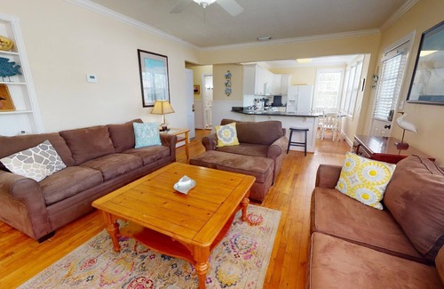 Savannah Beach House | #19 13th Street - A Great Tybee Beach House in a Terrific Location -FREE Wi-Fi