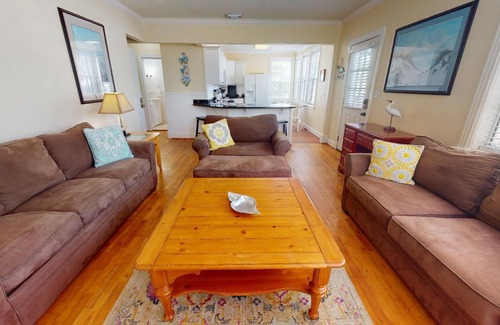 Savannah Beach House | #19 13th Street - A Great Tybee Beach House in a Terrific Location -FREE Wi-Fi