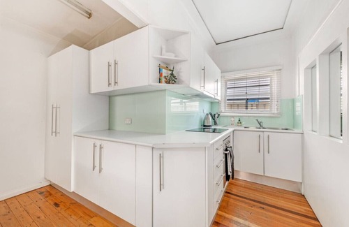Sans Souci House | 19-Guest Dual Home Near Beach
