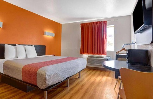 Truth or Consequences Hotel | 19 m² Hotel ∙ 6 guests