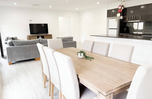 Gobbagombalin House | 19 Morris Crescent, Gobbagombalin