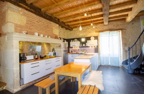 Saint-Pierre-de-Chignac House | 190 m² Gîte ∙ 5 bedrooms ∙ 11 guests