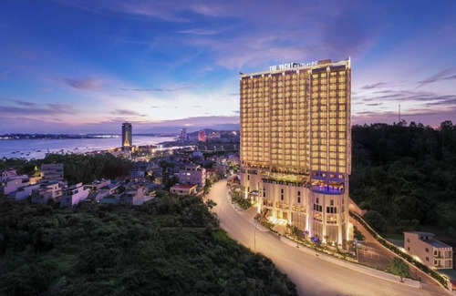 Bai Chay Hotel | 190 m² Hotel ∙ 5 guests