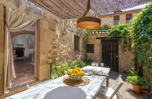 Peratallada House | 190 m² House ∙ 4 bedrooms ∙ 7 guests