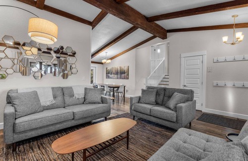 Mountain View District House | 190 m² House ∙ 4 bedrooms ∙ 10 guests