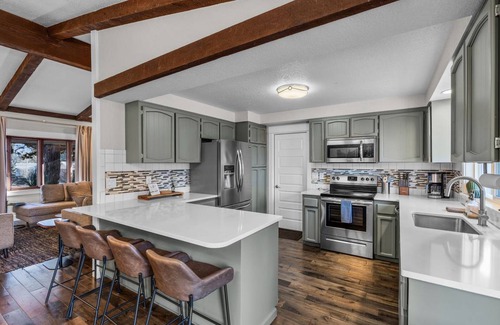 Mountain View District House | 190 m² House ∙ 4 bedrooms ∙ 10 guests
