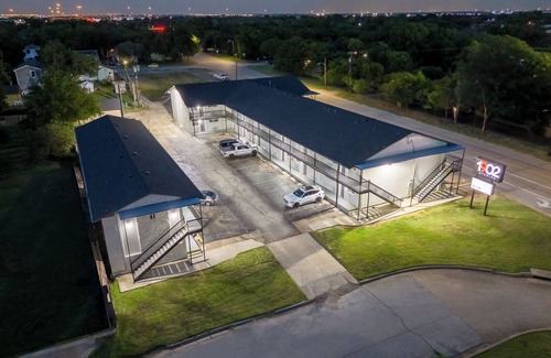 South Arlington Apartment | 1902 Studios