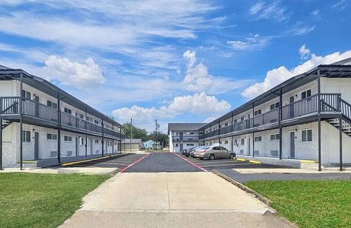 South Arlington Apartment | 1902 Studios
