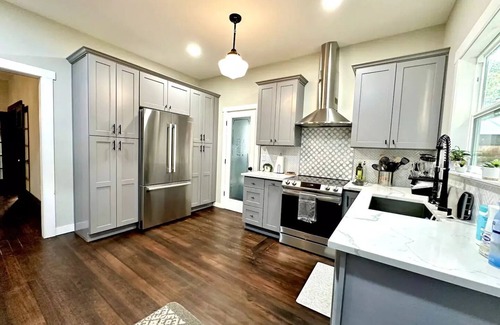 Hilltop House | 1904 home near Tacoma dome & convention centernPet friendly