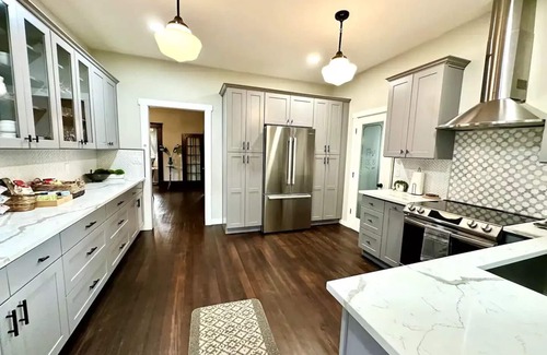 Hilltop House | 1904 home near Tacoma dome & convention centernPet friendly