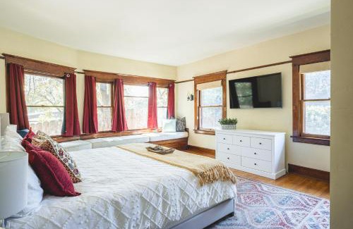 Park West House | 1907 Stone House - King Bed, Office, Crib, Toys