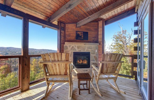 Gatlinburg Cabin | 191 m² Cabin ∙ 3 bedrooms ∙ 12 guests