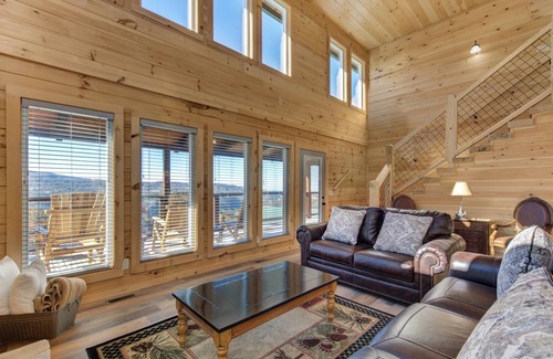 Gatlinburg Cabin | 191 m² Cabin ∙ 3 bedrooms ∙ 12 guests