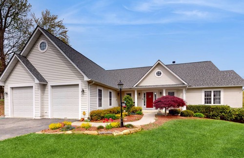 Bumpass House | 191 m² House ∙ 4 bedrooms ∙ 11 guests
