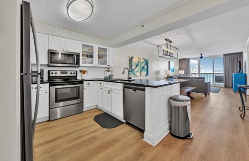 Destin Condo | 1915 Pelican Beach- Gulf Front w/Pool + Pvt. Beach Access