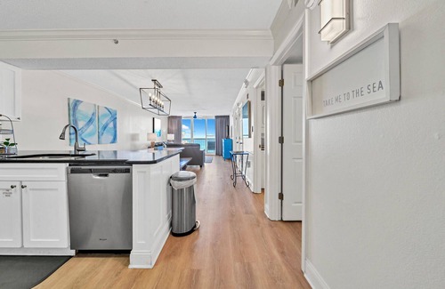 Destin Condo | 1915 Pelican Beach- Gulf Front w/Pool + Pvt. Beach Access