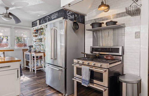 Riverside House | 1919 Modern Craftsman Casita with Backyard Oasis - New AC - Free EV Charging