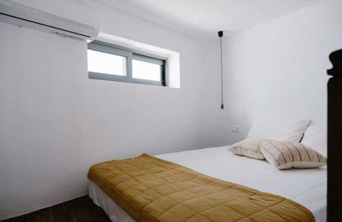 South Rhodes Apartment | 1919's Studio