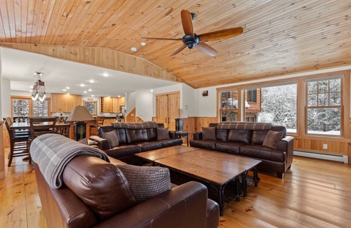 North Creek House | 192 m² House ∙ 3 bedrooms ∙ 8 guests