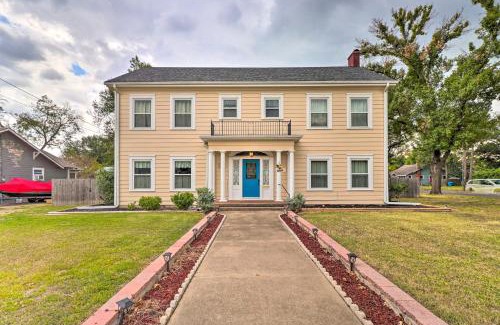 Corsicana House | 1920s Corsicana Home - Spacious Group Getaway!