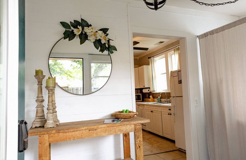 Waynesville House | 1920s Cottage- Walk to Downtown Waynesville and Hazelwood Village. Pet-Friendly!