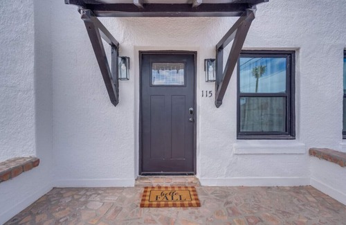 Tucson House | 1926 Historic Stunner/Walk to U of A/2 BR 1 BA