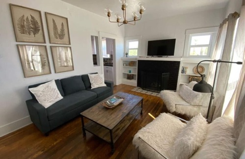 Tucson House | 1926 Historic Stunner/Walk to U of A/2 BR 1 BA
