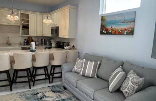 Old East Hill House | 1928 Historic Church House 1 bedroom Downtown Pensacola right off interstateI110
