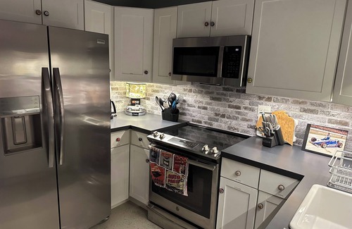 Hillsdale House | 1929 Man cave apartment with 1 bedroom and AC, fiber optic WiFi in Hillsdale