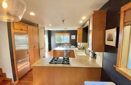 West Queen Anne House | 1939 West Queen Anne Townhome wiith Puget Sound View