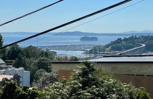 West Queen Anne House | 1939 West Queen Anne Townhome wiith Puget Sound View